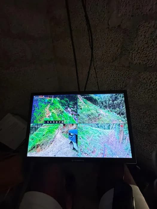 Verifying the live feed on site before handover